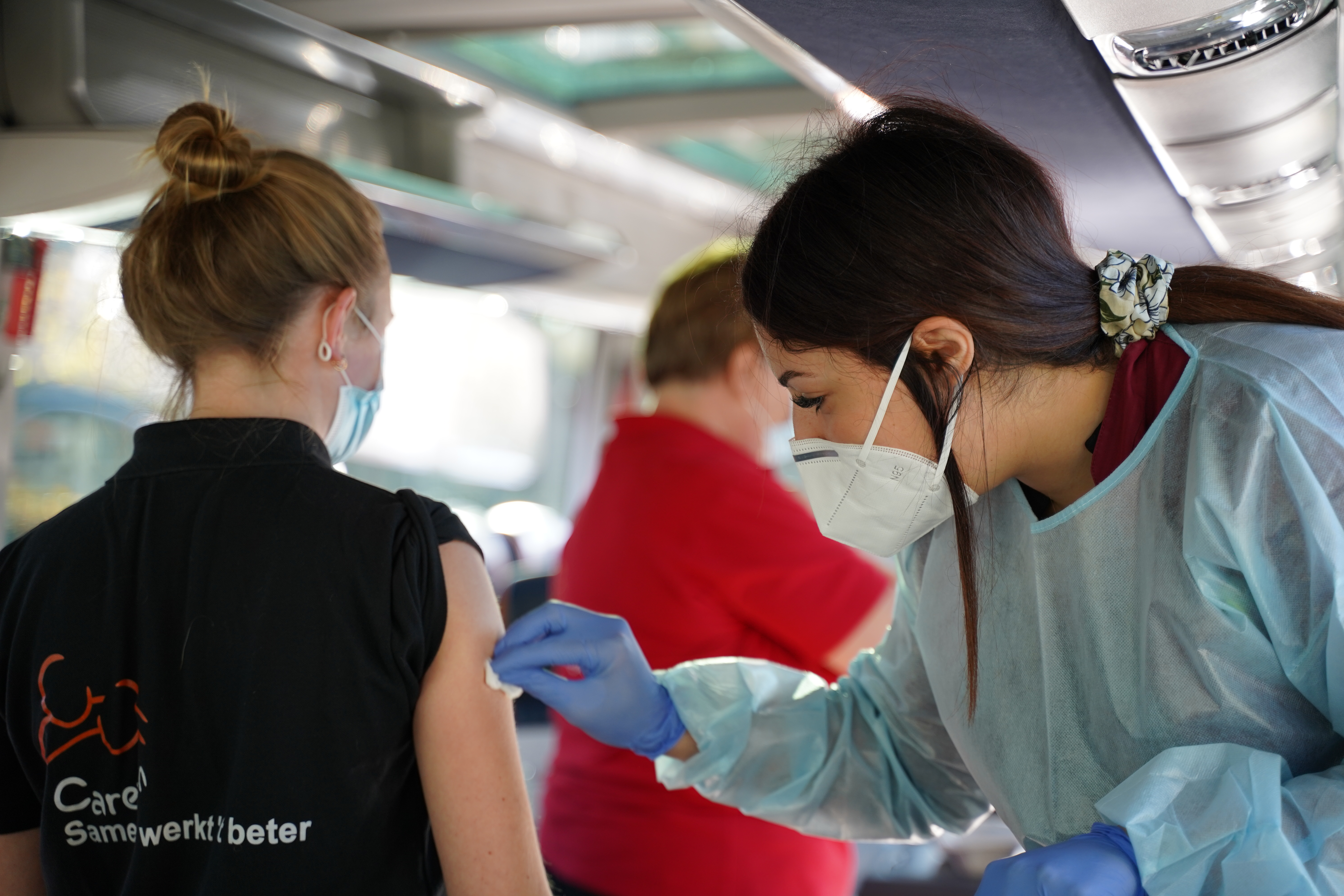 Careyn organiseert griepvaccinatie voor medewerkers via bustour